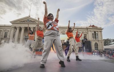 Females dancing in front of the parliament in El Salvador