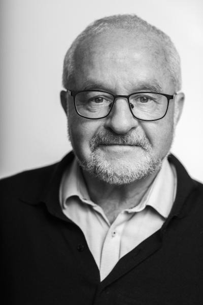 Portrait photo in black/white of Hans-Otto Sano 2021