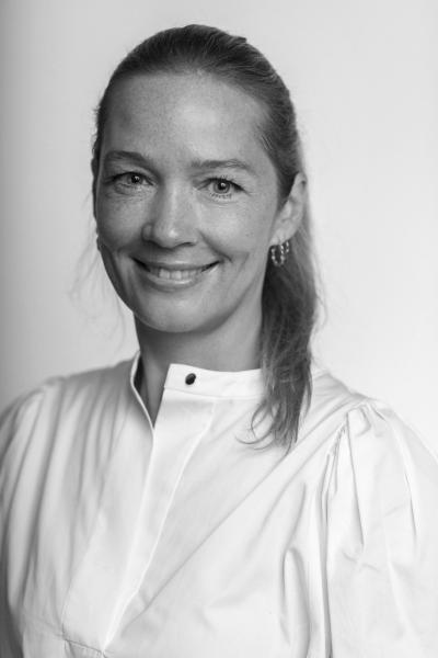 Portrait photo in black/white of Tine Birkelund Thomsen 2021